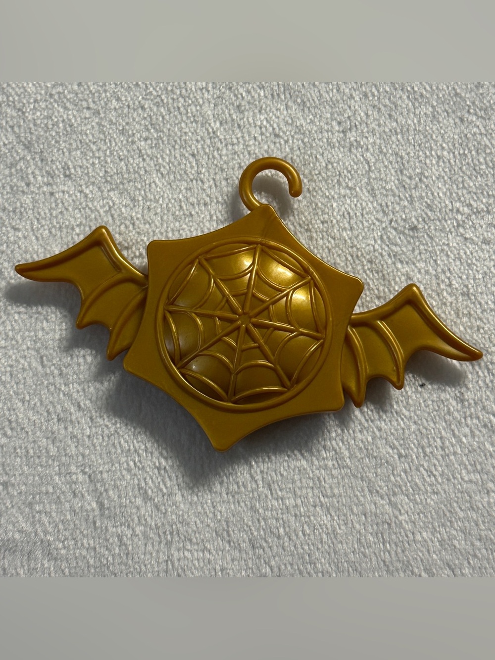 MONSTER HIGH "13 wishes" spectra vondergeist party lounge 1pc gold bat hanger